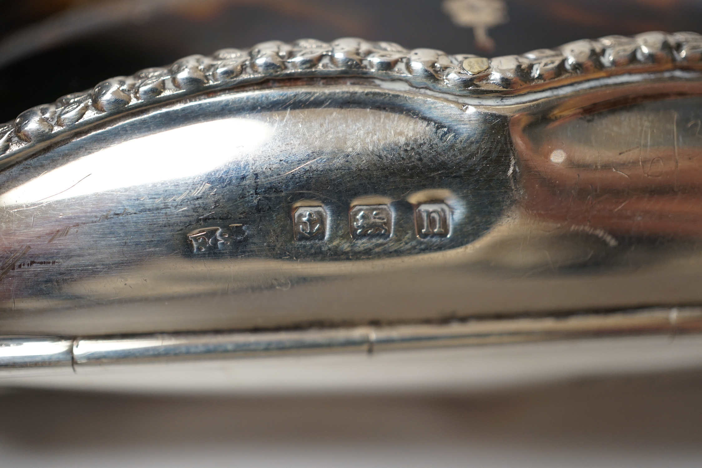 A George V silver and tortoiseshell purse, with suspension chain, E.S. Barnsley & Co, Birmingham, 1912, width 9cm.